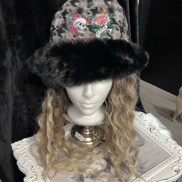☠️? Ed Hardy Faux Fur Winter Bucket Hat with a faux-fur brim.☠️?NWT main image 7